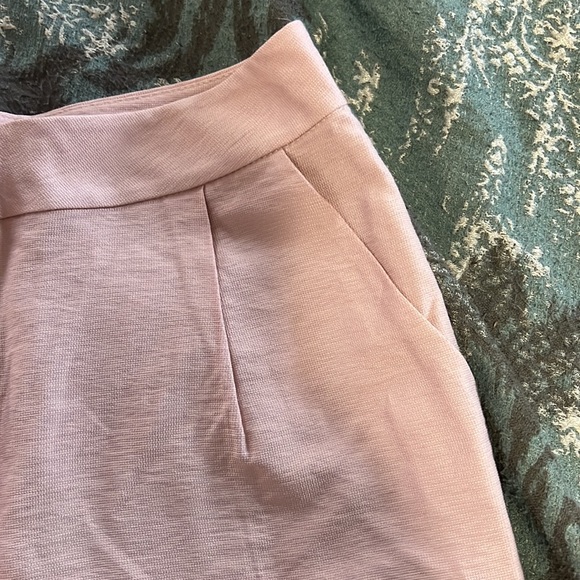 BCBG mauve pink pleated shorts - Picture 4 of 6